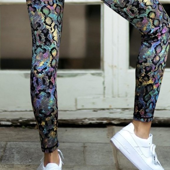 Iridescent Snakeskin Active Leggings - Picture 4 of 4